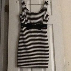 SMALL FOREVER21 WHITE N BLACK STRIPED BOW DRESS